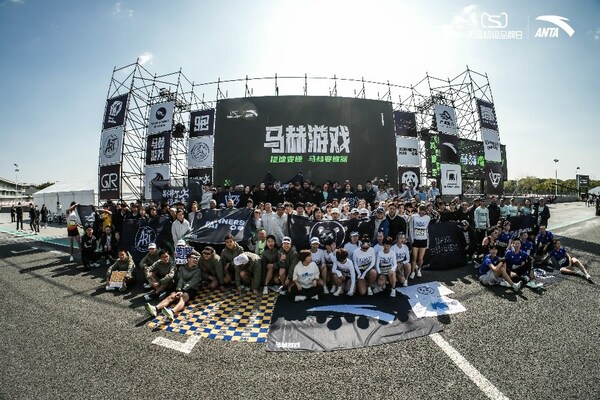 　　安踏“马赫游戏”大合照