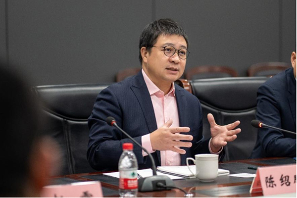 　　佳沃集团董事长陈绍鹏