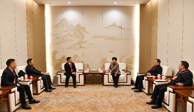 奔走相告（上海大学名誉校长）上海大学叶亮，(图1)