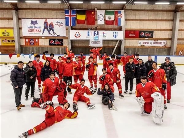 　　Sam和队友们的夺冠时刻