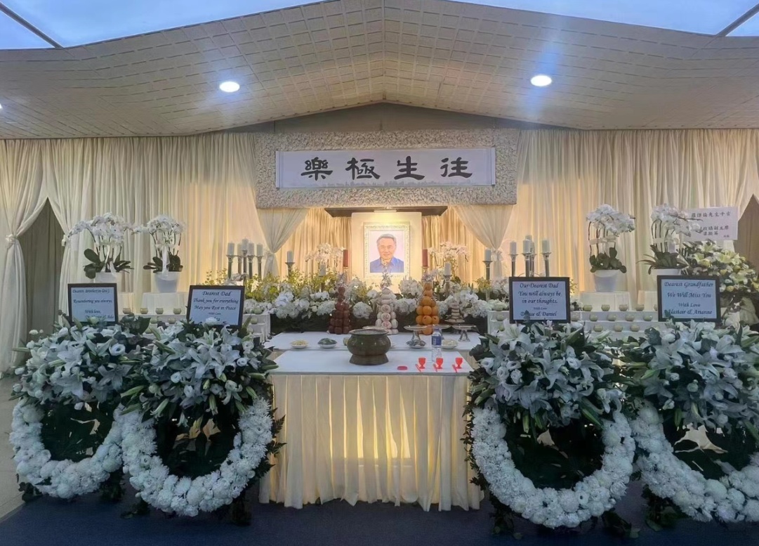 　　图四:罗杰伦追悼会现场