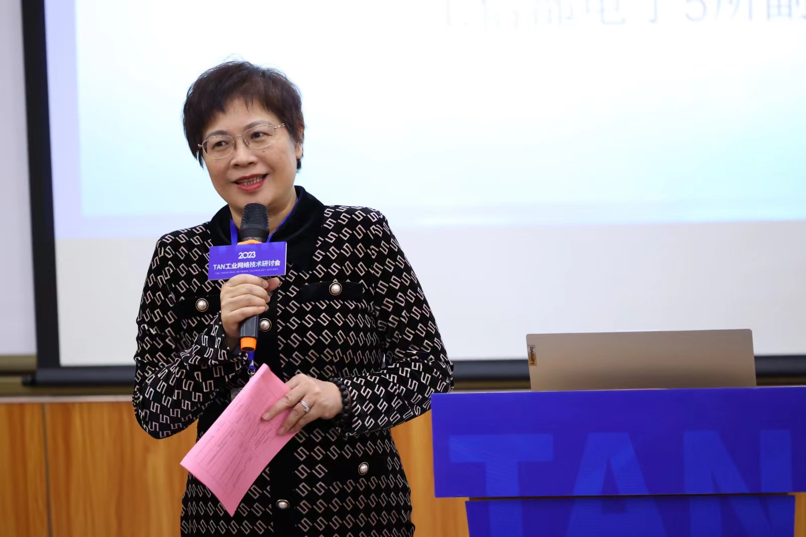 　　工信部电子五所副总工程师杨春晖总结发言