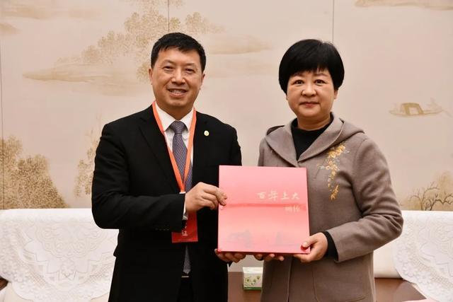 奔走相告（上海大学名誉校长）上海大学叶亮，(图2)