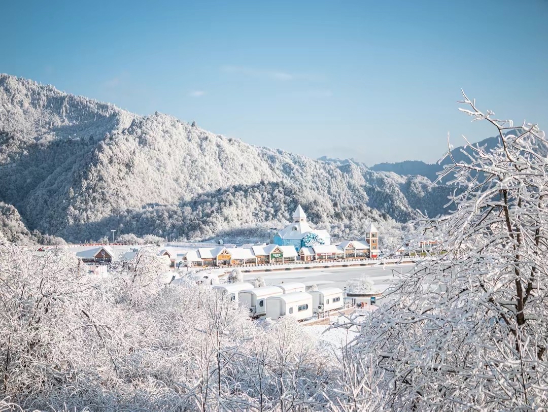 3月1日起,西岭雪山针对所有游客免滑雪场景区门票|西岭雪山_新浪财经