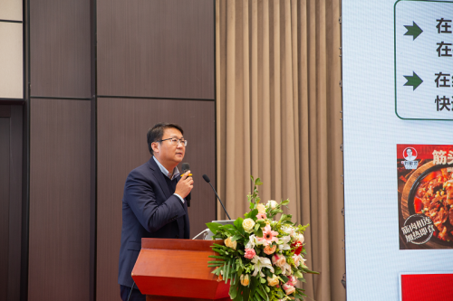 　　(沈阳市预制菜重点实验室主任、沈阳农业大学食品学院李斌教授演讲)