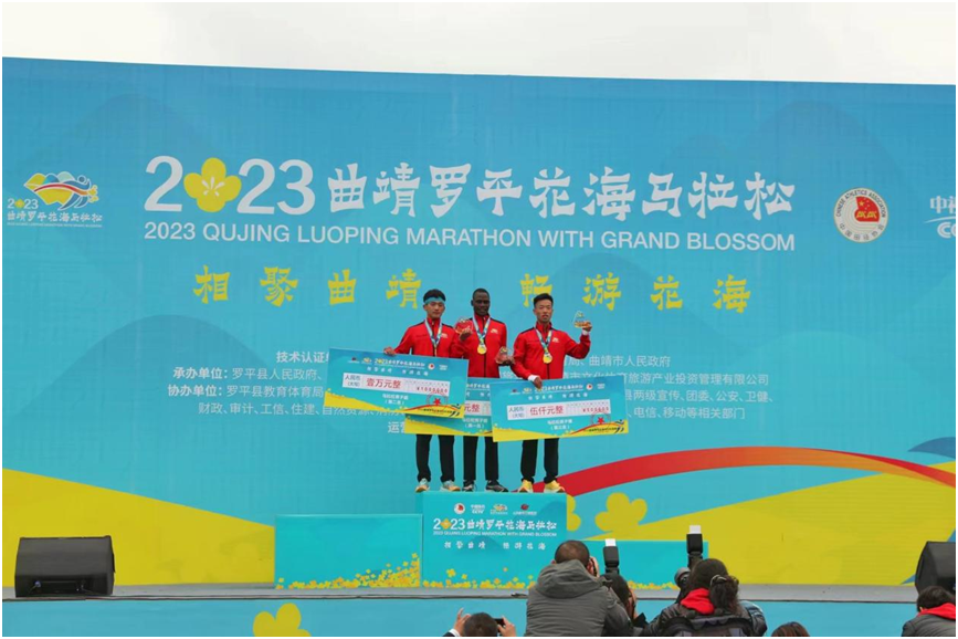 　　颁奖仪式现场(郭泽斌摄)