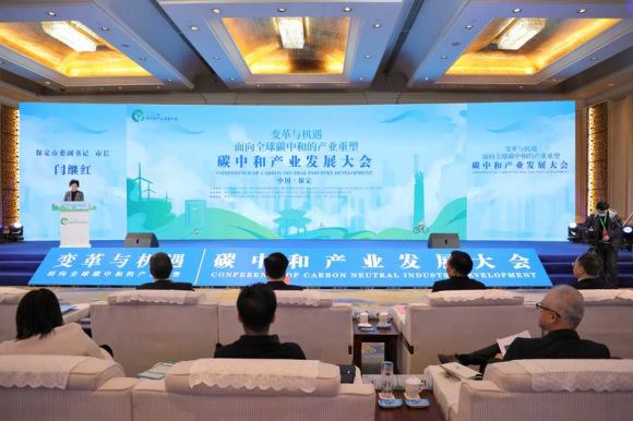 保定市委副书记、市长闫继红致辞。新华网王立鹏 摄