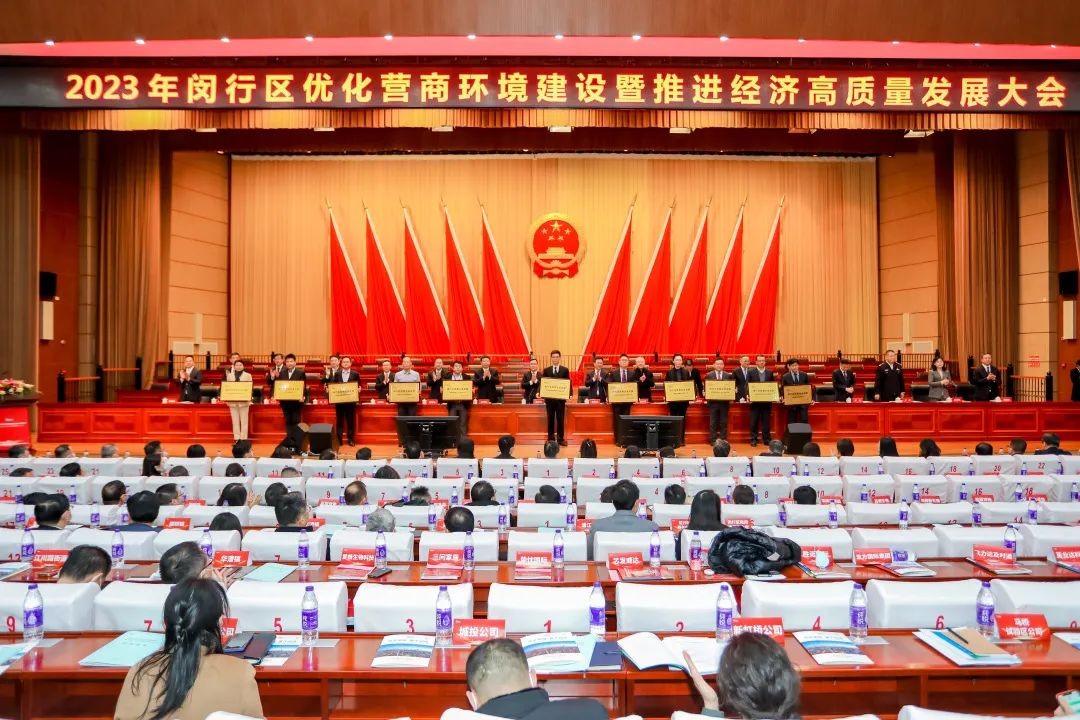 　　(右起第三位：思路迪诊断执行总裁 张良)