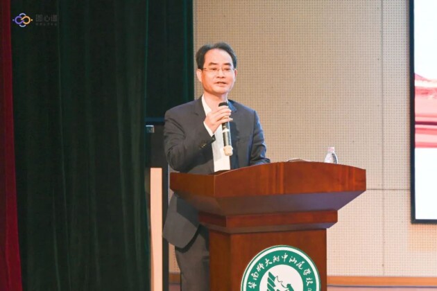 　　△汕尾市政协副主席、汕尾市教育局党组书记、局长许伟明发表讲话