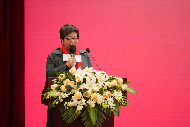 　　中国艺术研究院篆刻院院长骆芃芃