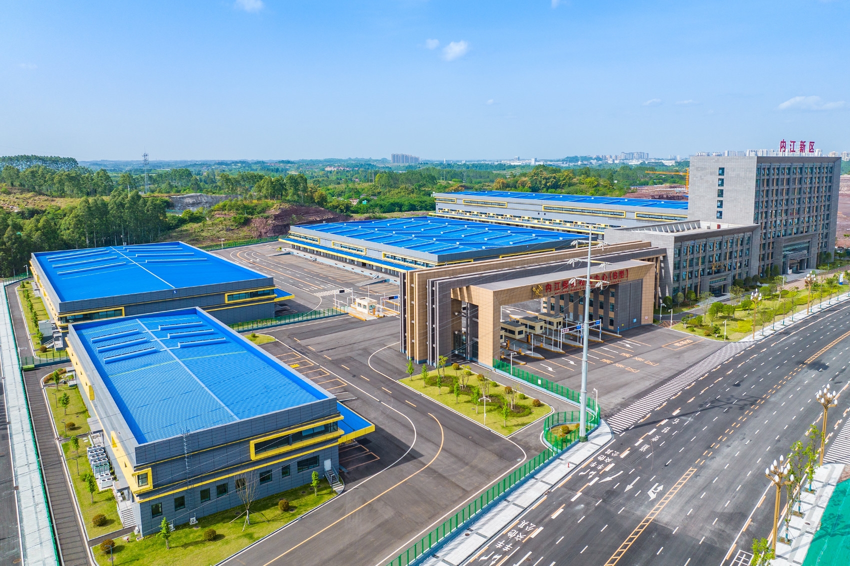 内江国际物流港内的保税物流中心(b型).唐广 摄