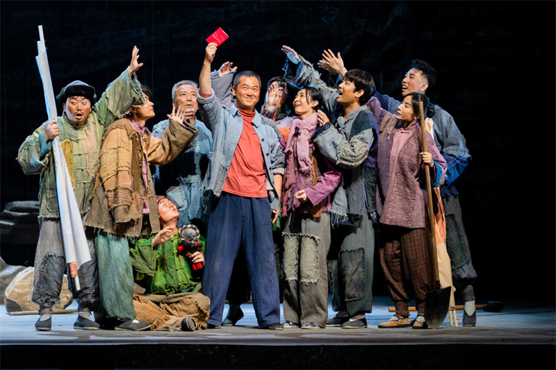 大型原创话剧《沙石峪》剧照.陕西人民艺术剧院供图