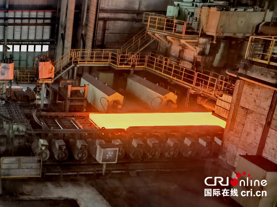 宝钢湛江钢铁厂热轧钢车间(摄影 张馨叶)