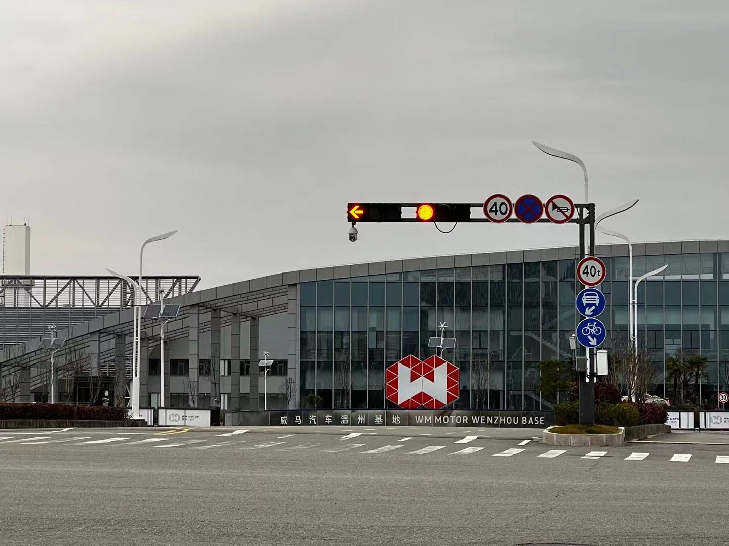 2月24日下午，威马汽车温州工厂正门少有人员出入。时代财经摄