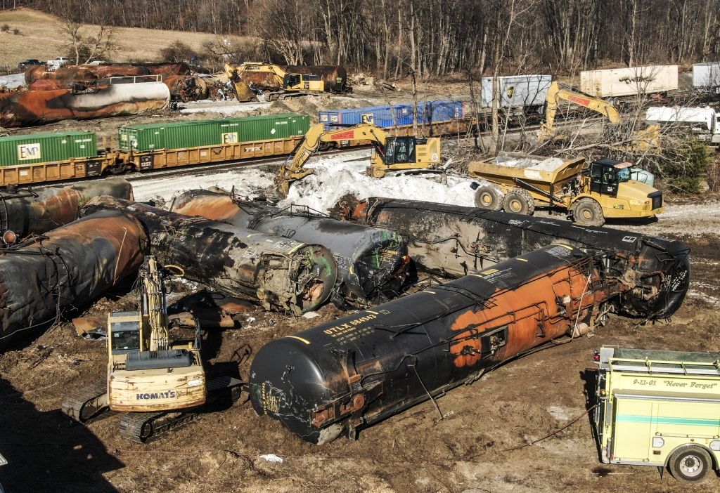 美国俄亥俄州"毒火车"脱轨事故现场(资料图)