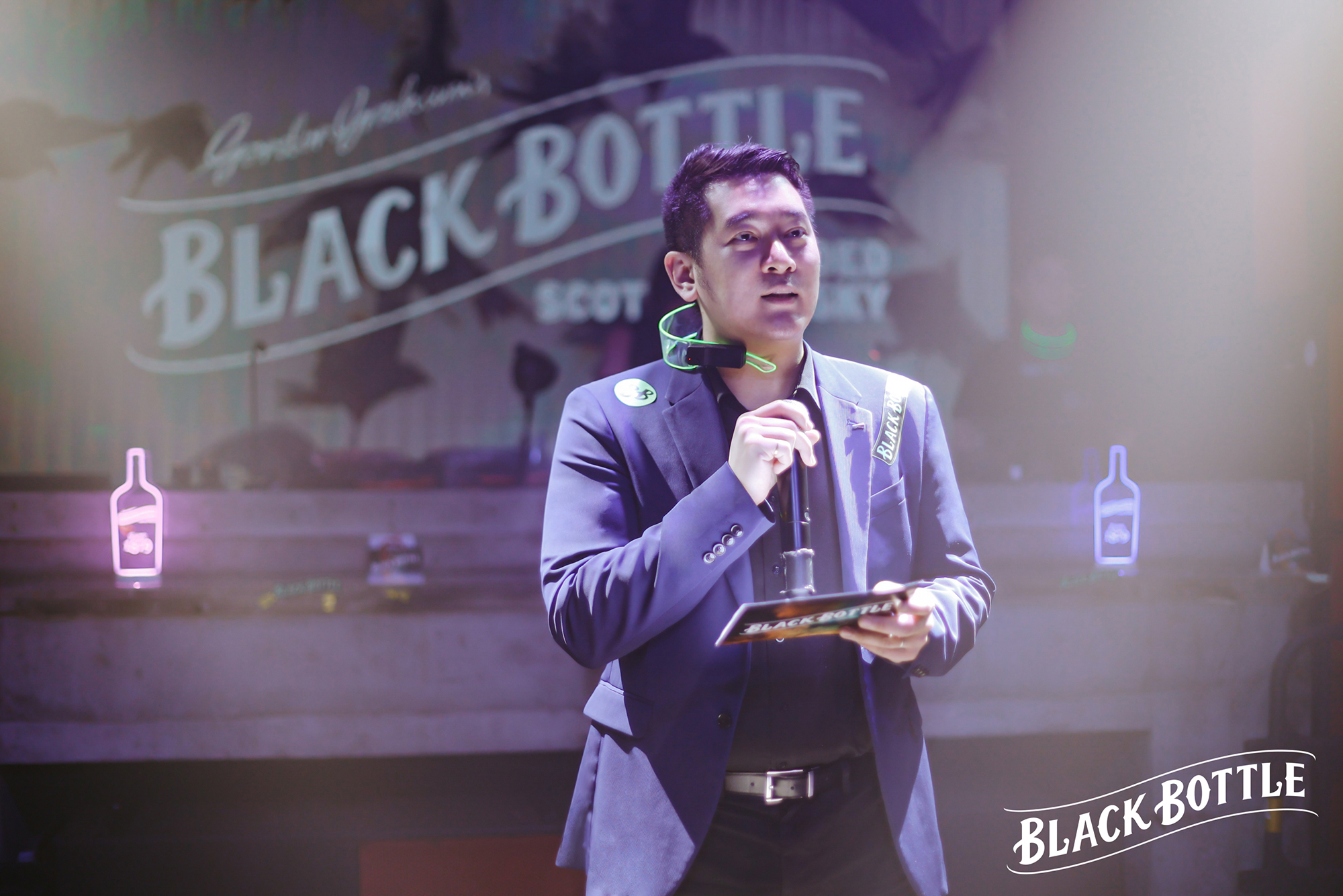 　　【图注： 活动现场卡慕远流市场总监林明君 RAFAEL LIN 致辞 并正式宣布黑瓶苏格兰调和威士忌进入中国 】