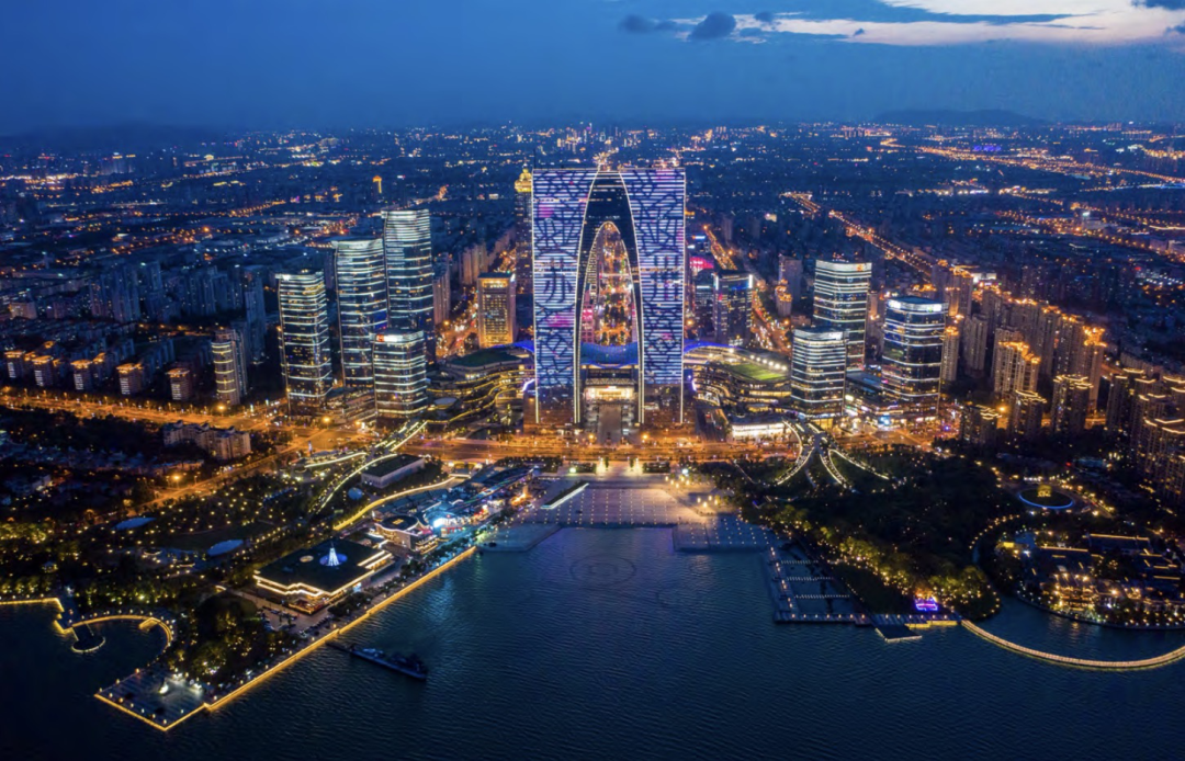 苏州工业园区金鸡湖畔夜景 李博/摄