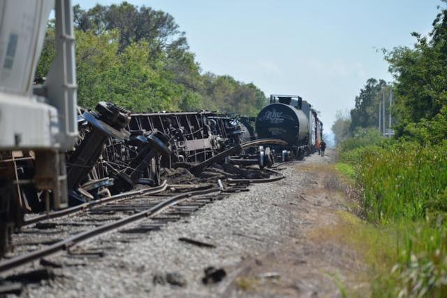 美国又一辆运载危险化学品火车脱轨,涉及11万升液态丙烷!