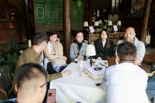 　　图：现场嘉宾交流