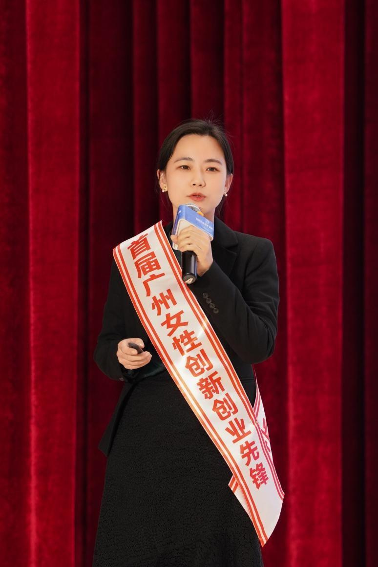 　　甄蔼仪作为创业先锋代表发言