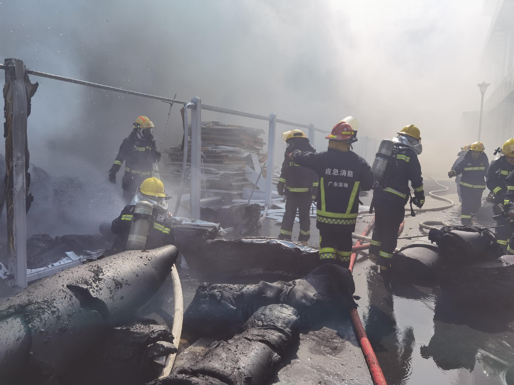 (深圳市消防救援支队供图)