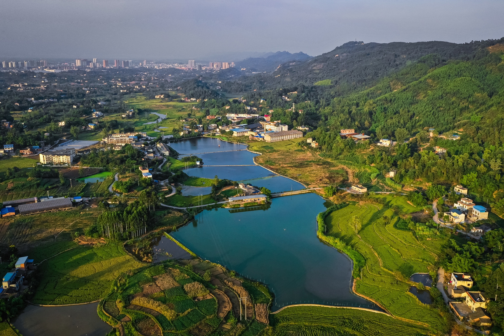 水美新村——泸县天兴镇田坝村风景如画. 泸县水务局供图