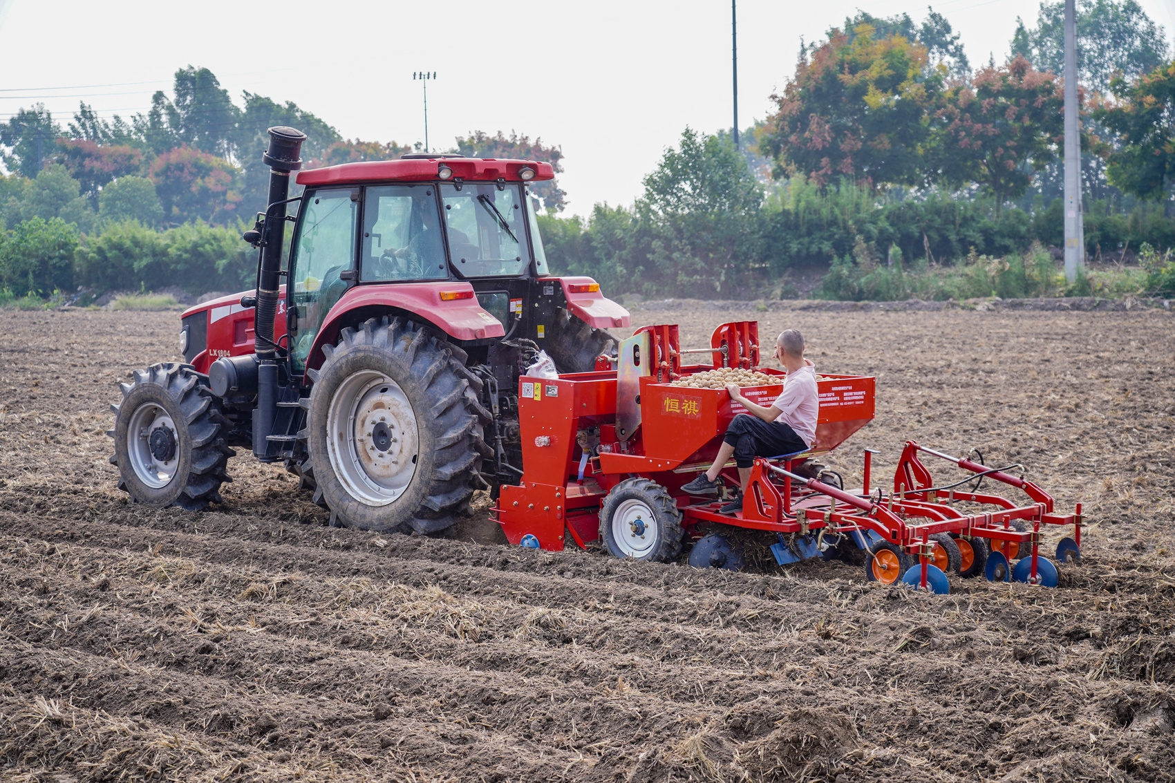 四川省土地管理法实施办法施行如何落实最严格的耕地保护制度