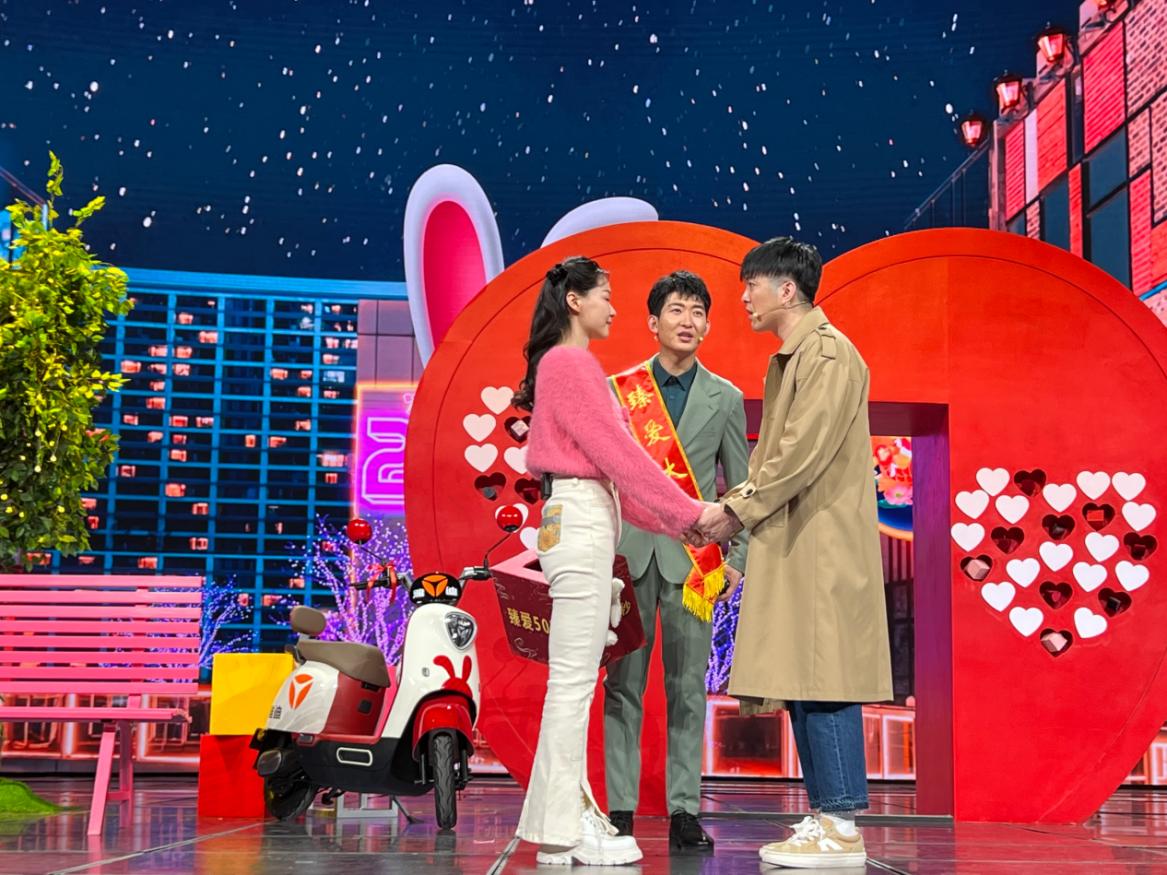 　　(雅迪再度亮相央视春晚舞台)