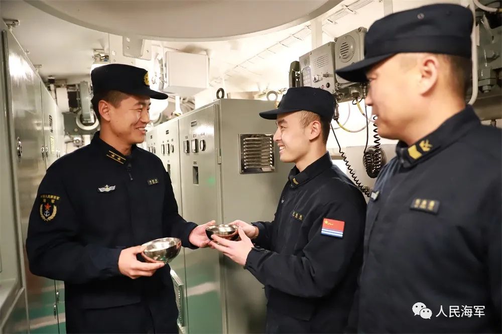 快来围观海军春季入伍士兵的深蓝航迹