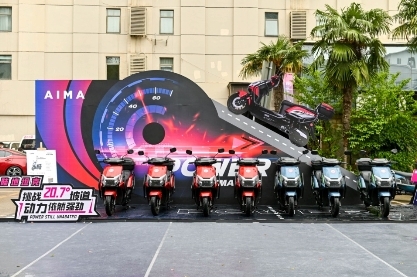 　　图注:爱玛劲霸F692大动力电动车