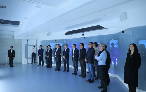 　　参观广联达数字建筑展厅