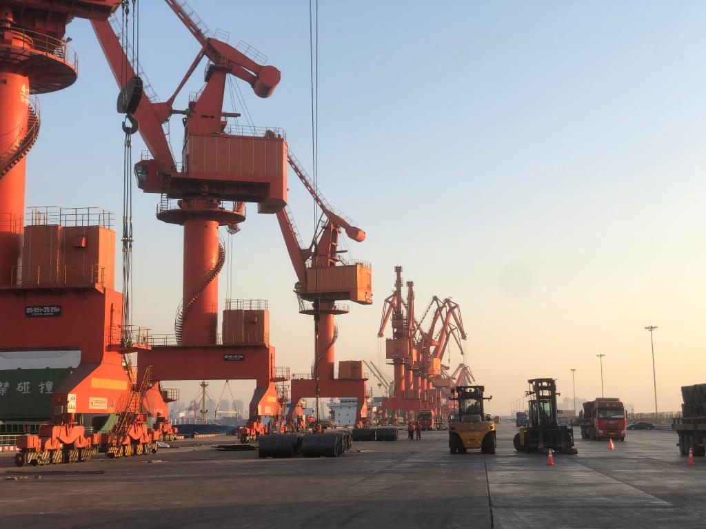 辽宁港口一线见闻:码头繁忙 贸易回暖 前景向好|港口_新浪财经_新浪网