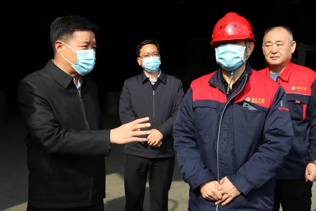市委书记史根治在长葛市调研时强调 开足马力促生产 守好底线保安全