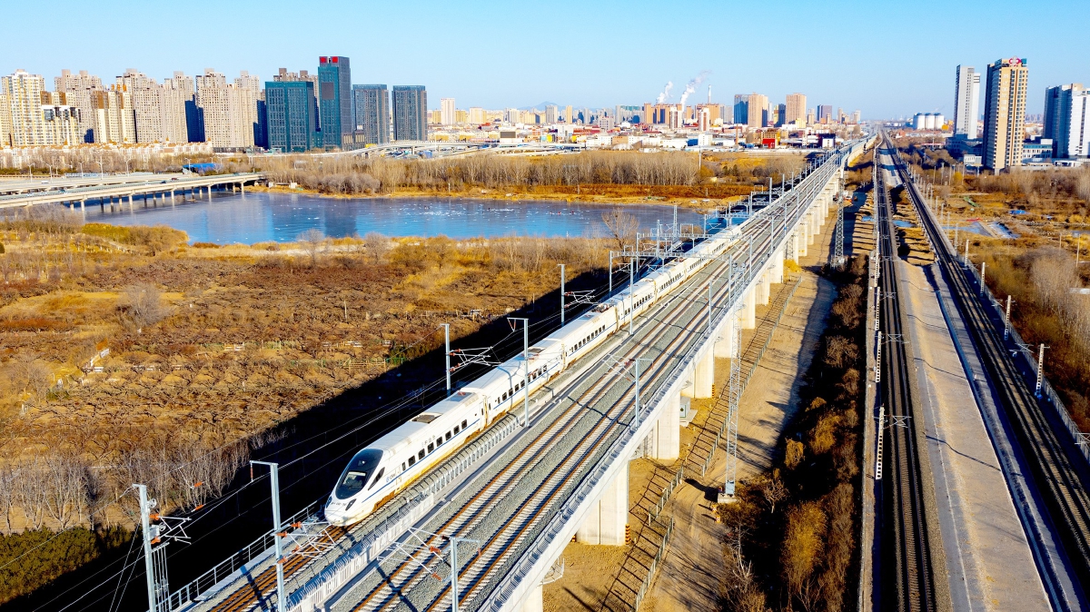 "轨道上的京津冀"正在加速形成,图为京唐城际铁路(资料图).