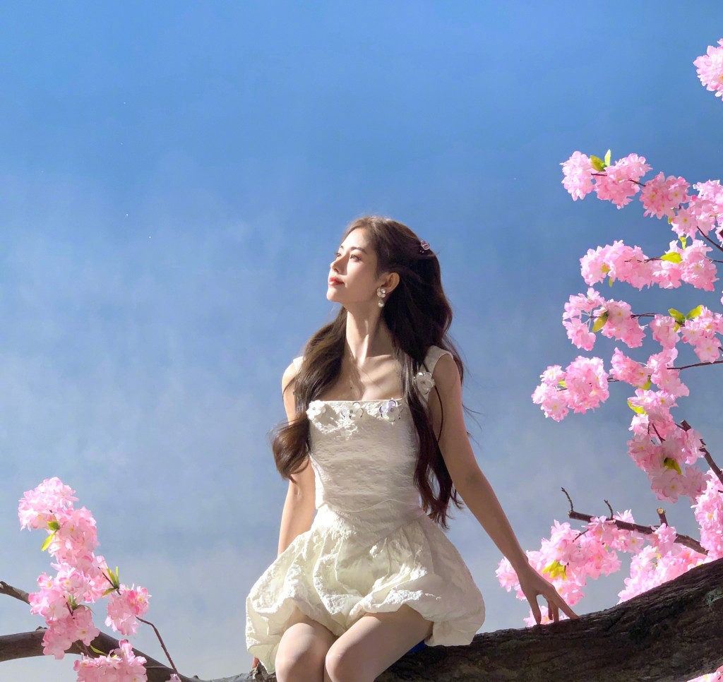 鞠婧祎吊带裙造型拍摄花絮随拍_高清图集_新浪网