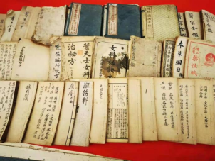　　图2 戚氏家族祖传医书和有关戚氏孕育法医案、秘方