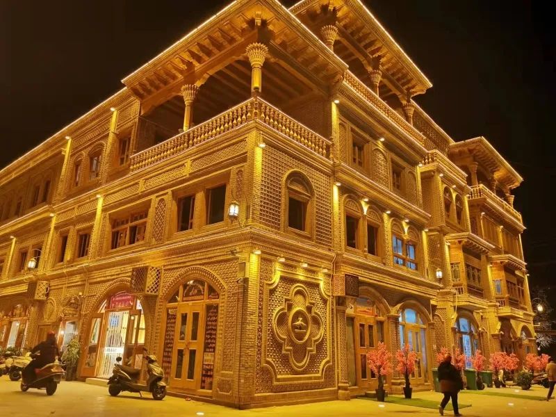 和田市团城旅游休闲街区里的特色民居(资料图片).