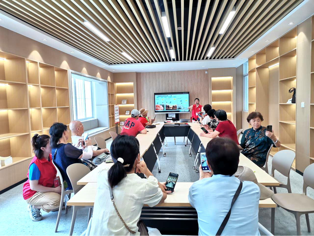 　　碧桂园服务怡然课堂丰富社区长者精神文化生活