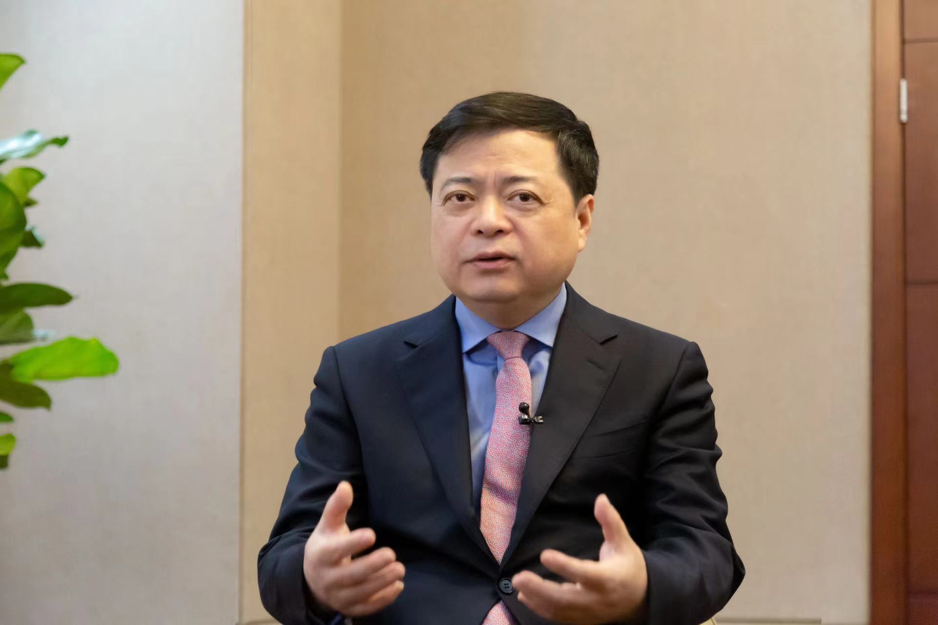 两会专访|全国政协委员,正泰集团董事长南存辉:建议风光基地配置先进