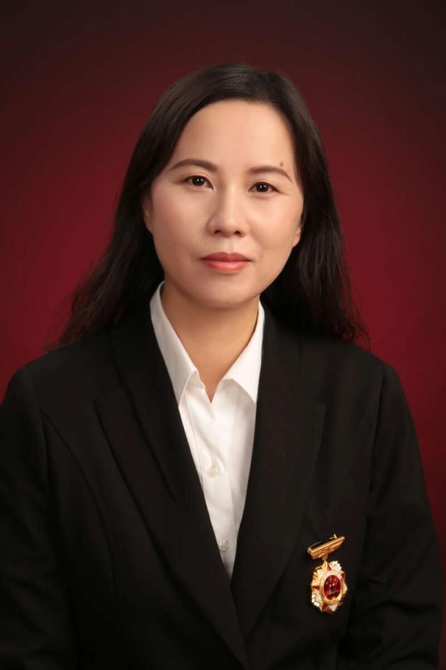 全国政协委员,中国运载火箭技术研究院长征二号f运载火箭总设计师容易