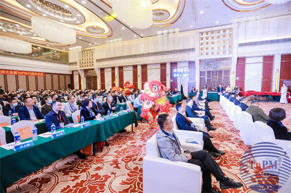 　　醒狮起舞为大会祝福