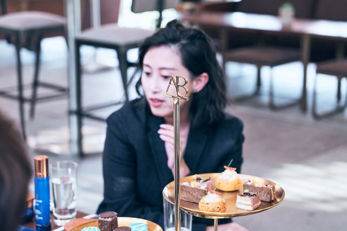 　　(Augustinus Bader电商总监Julia)