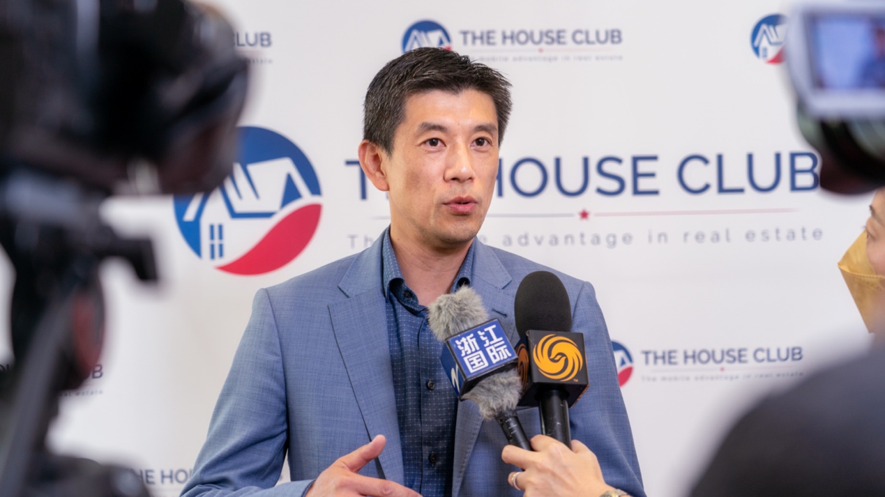 　　图为The House Club CEO Phil Deng 接受美国本土媒体采访