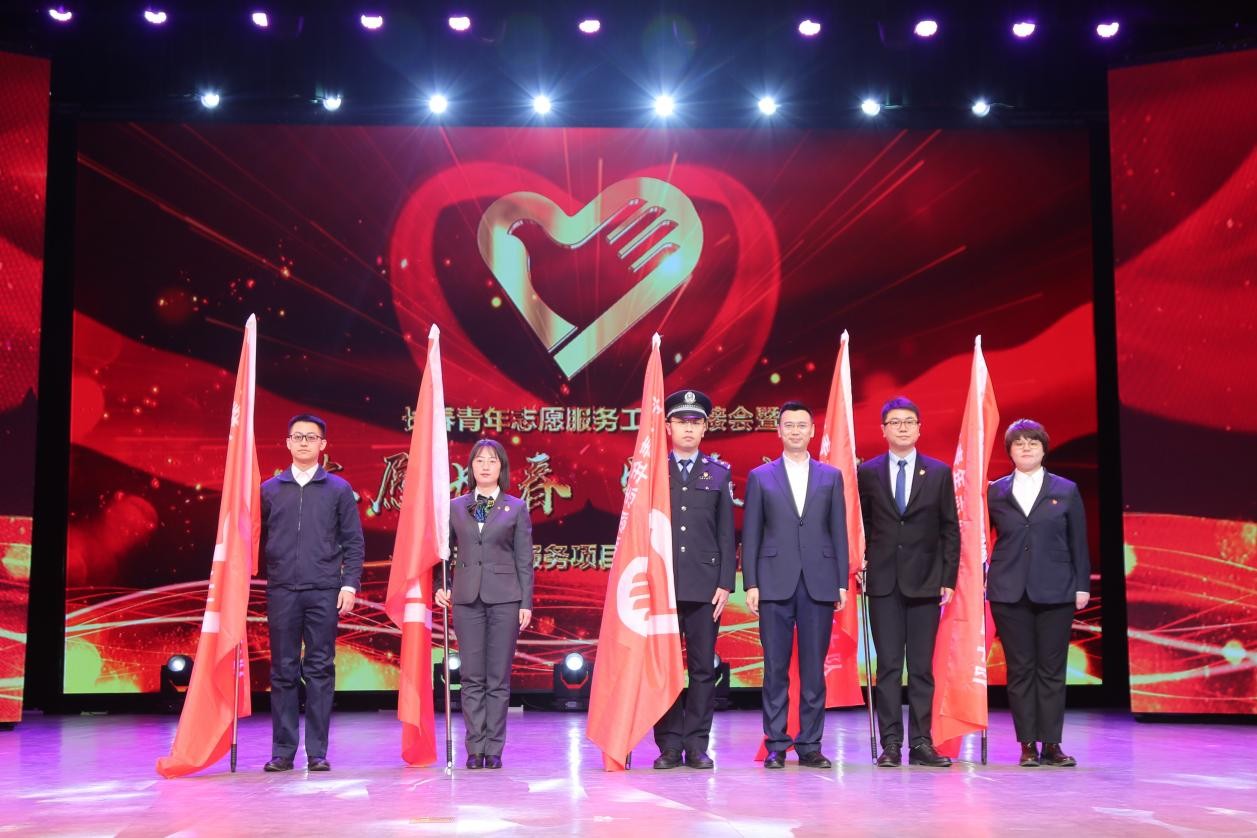 　　(左五为T3出行东北大区负责人焦健)