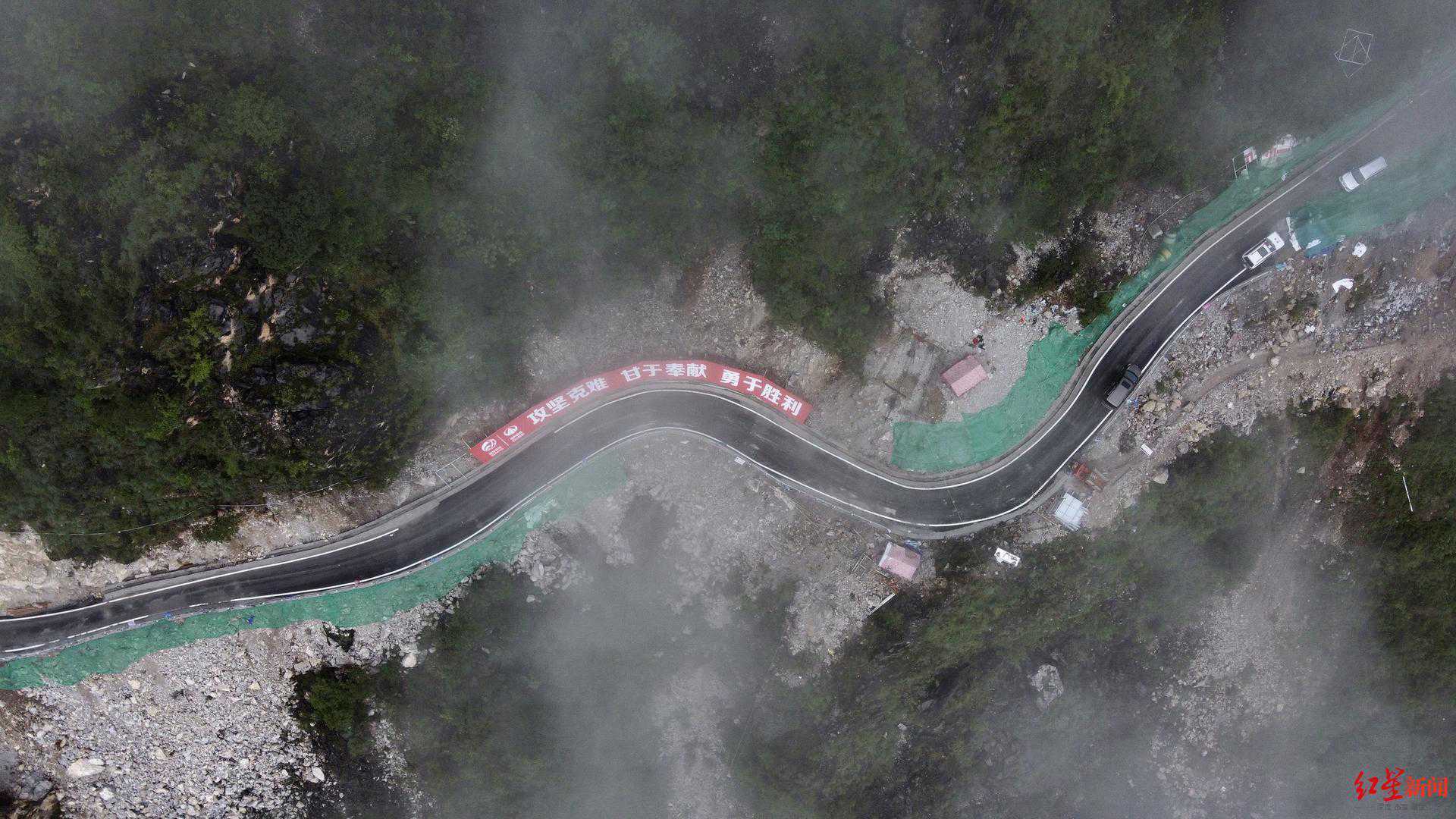 阿布洛哈通村公路