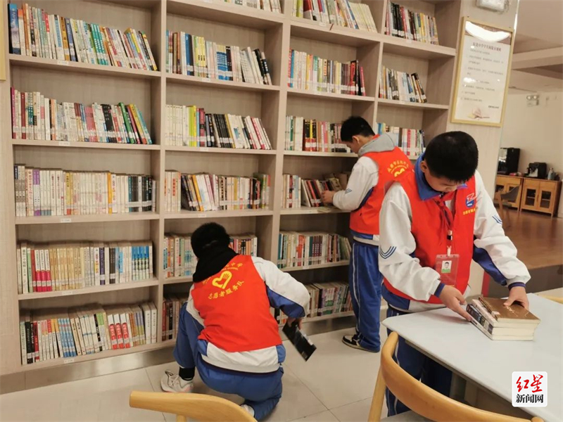 棕北中学图书馆整理▲棕北中学志愿服务队开展志愿服务成都市晤侯
