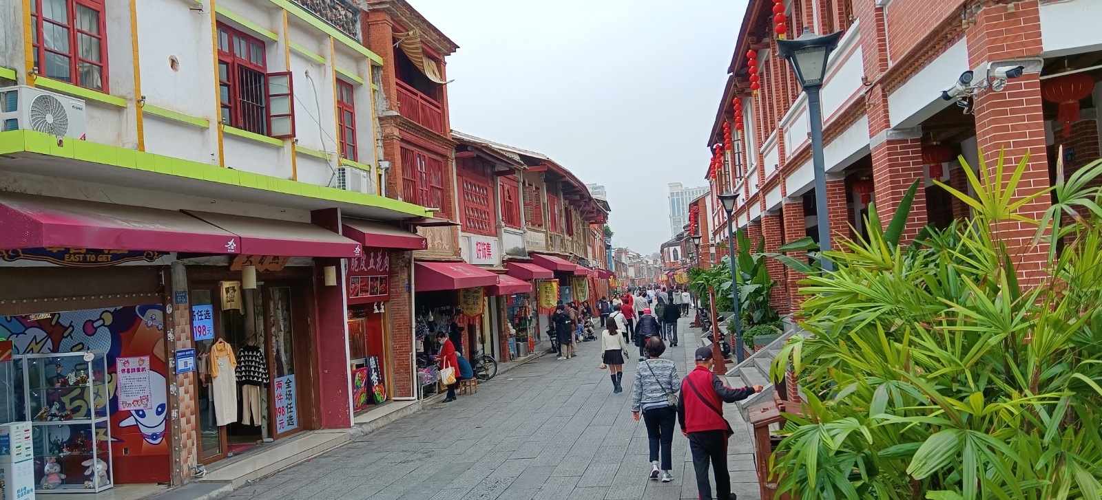 图为漳州古城旅游休闲街区.