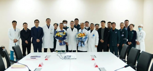 　　(盈康生命旗下运城第一医院举行首席专家聘任仪式)