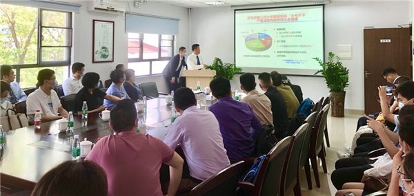 　　△夏建川教授学术分享