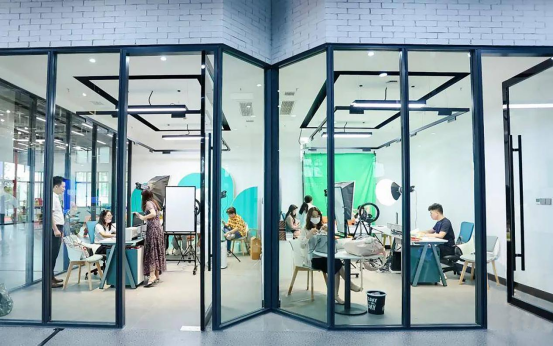 　　(索象滨江直播基地)